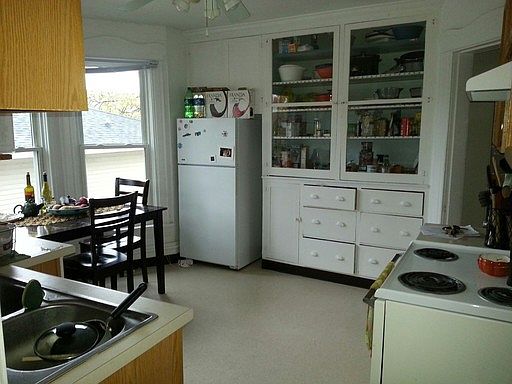 2nd image of 1430 Vine St APT C