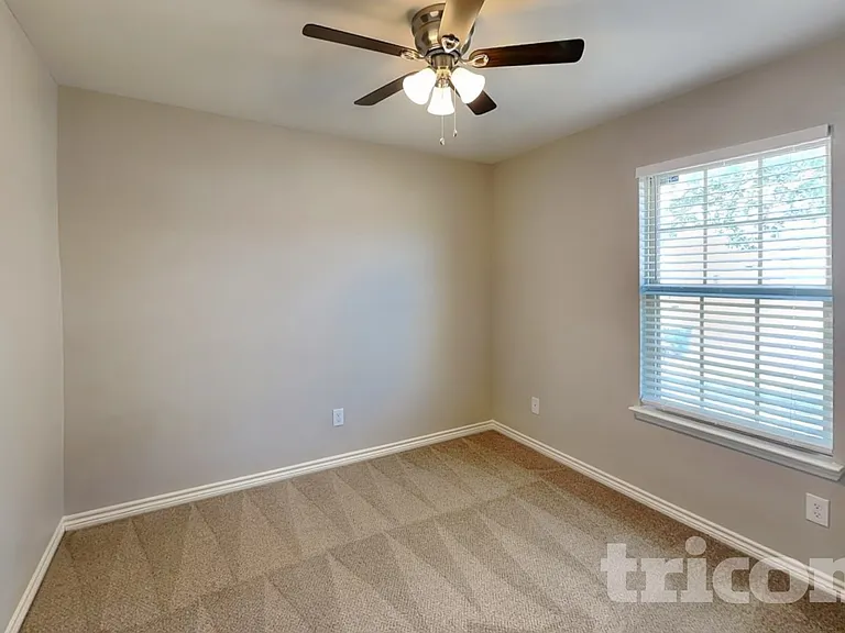 1326 Foster St — Photo 13