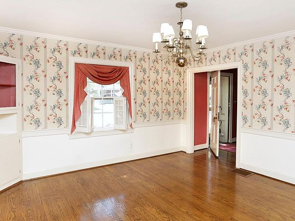 5th image of 411 Queensway Dr
