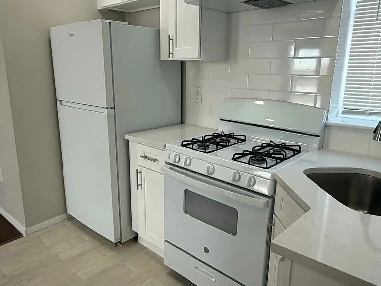 67 Brinkerhoff St #B4 — Photo 2