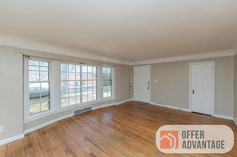 2 bed, 1.0 bath, $1,200 — Photo 2