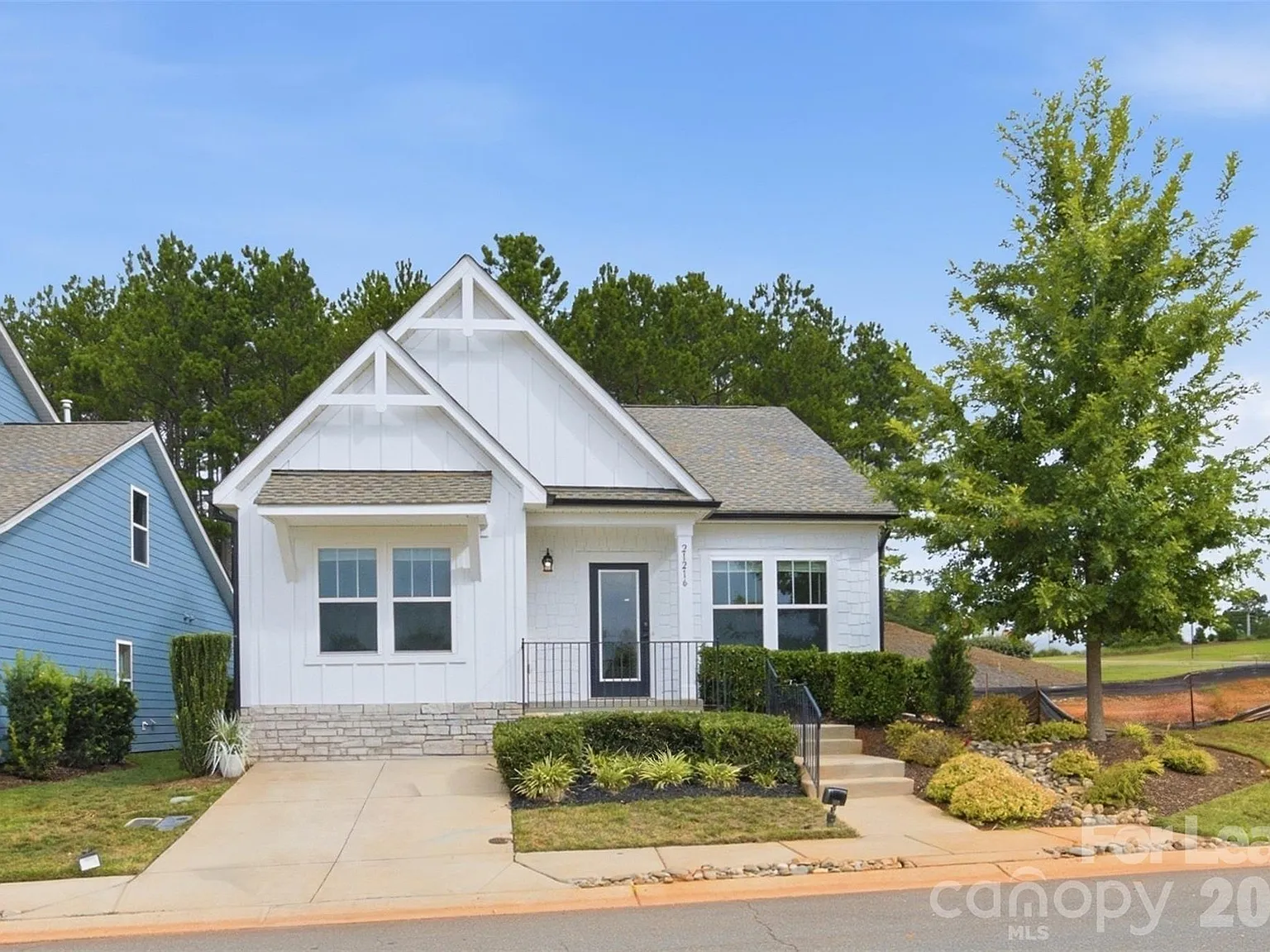 3 bed, 2.0 bath, 1398 sqft, $2,200 — Photo 1