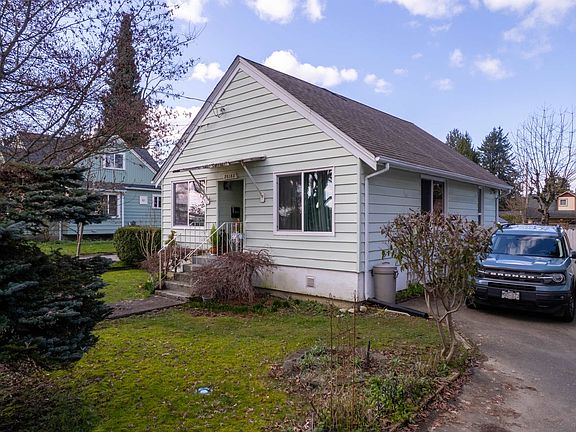 5th image of 20283 Lorne Ave