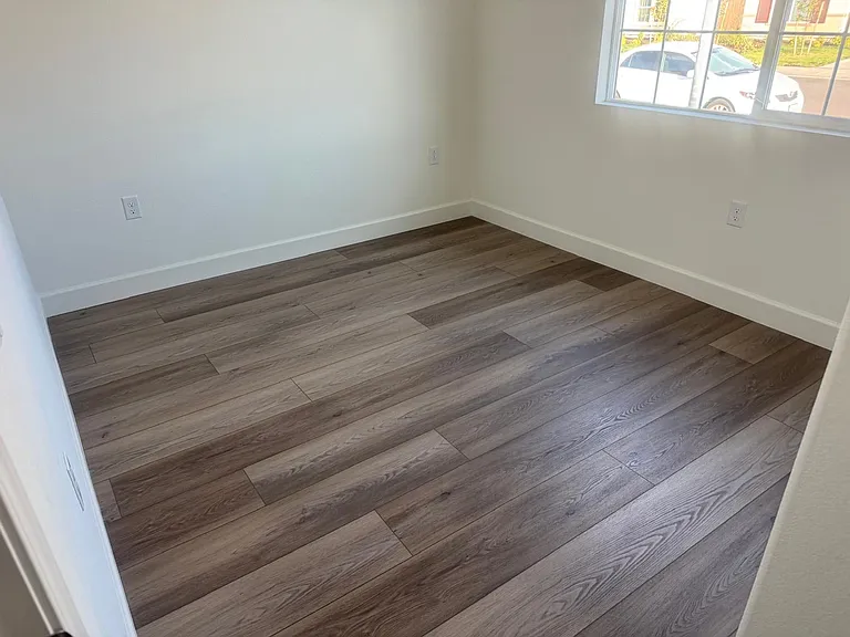 2337 E Amboy Ave — Photo 17