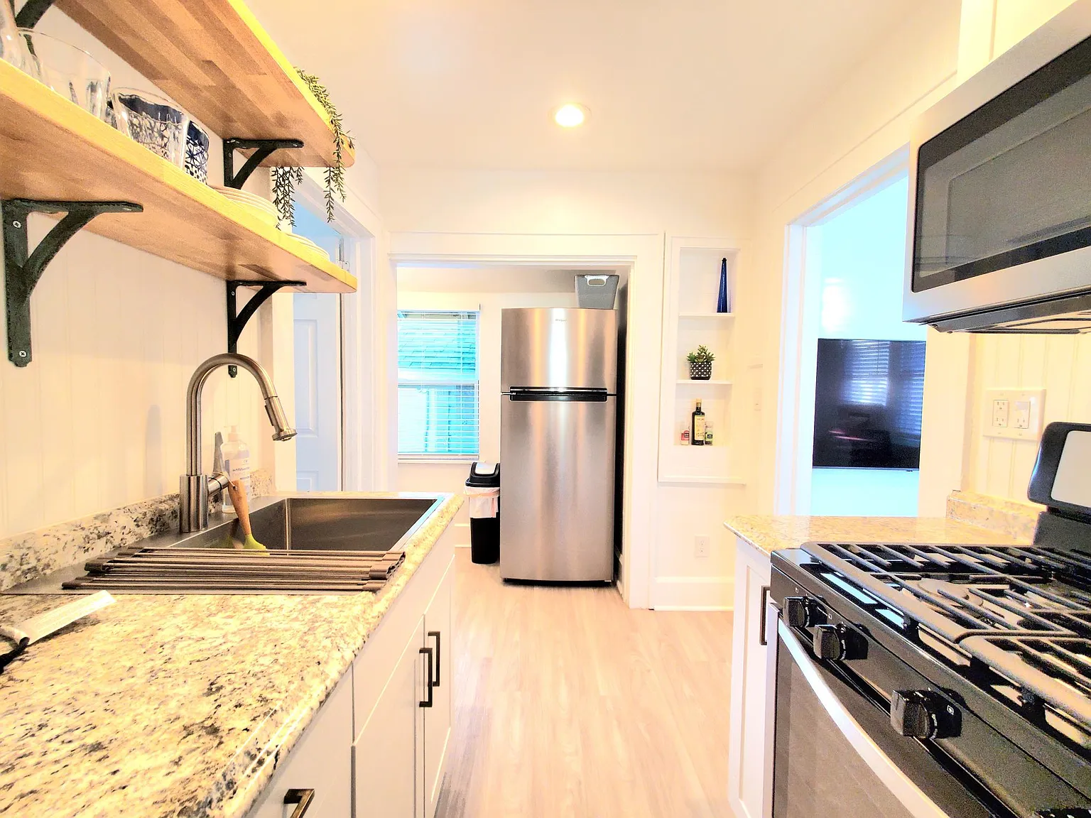 1 bed, 450 sqft, $2,500 — Photo 2