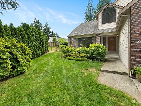 3rd image of 2123 22nd Court SE