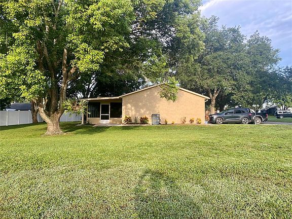 3rd image of 8444 Saint Giles Ct