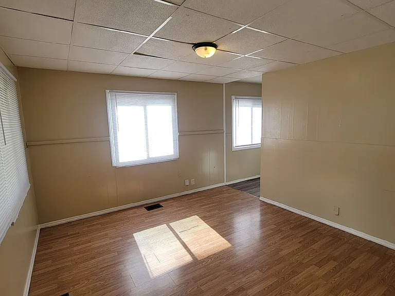 1635 Lawton Ave — Photo 3
