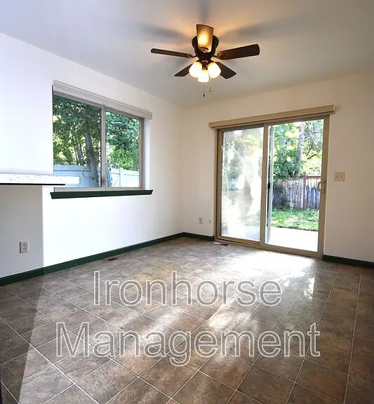 502 Sanders Ave — Photo 11