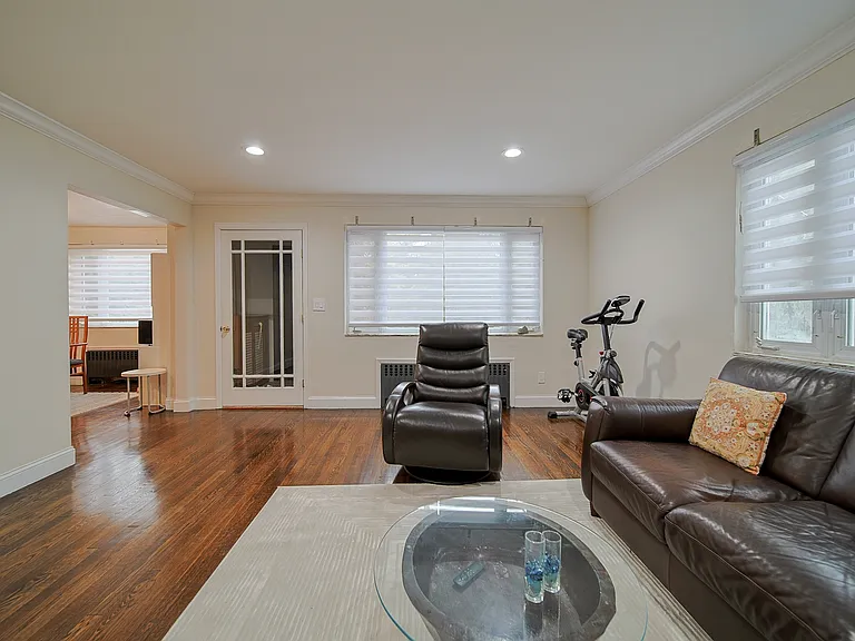 2244 Linwood Ave #1 — Photo 2