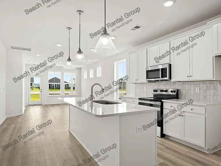 4 bed, 2.5 bath, $2,450 — Photo 4