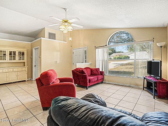 2nd image of 10258 Joanies Run