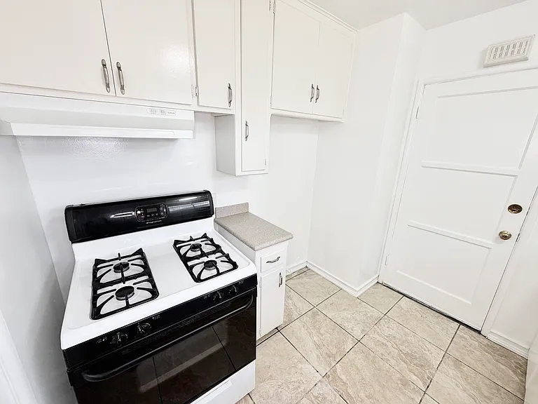615 Linwood Ave — Photo 16