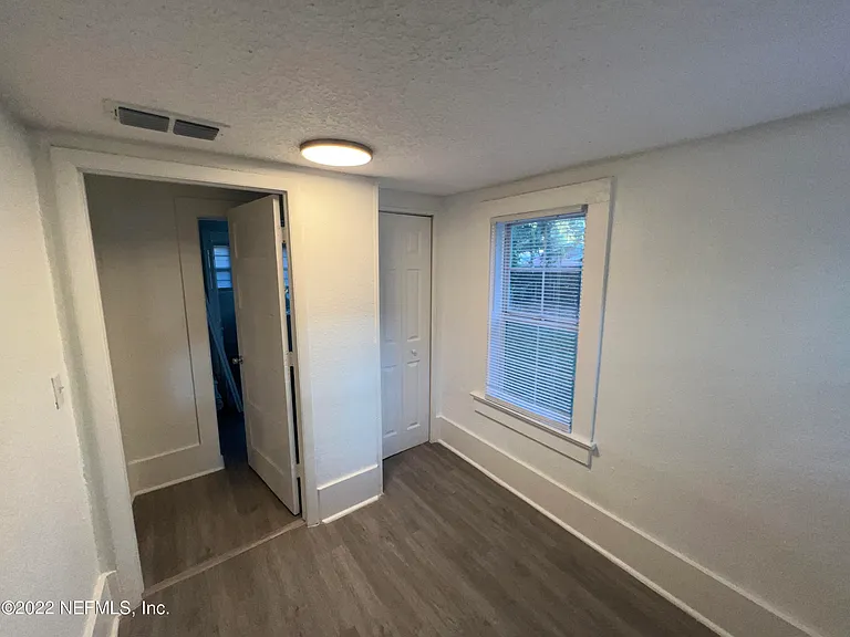1456 E 16th St — Photo 9
