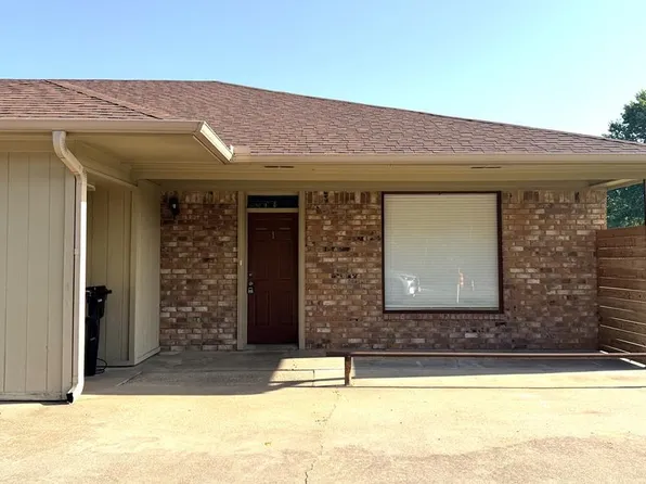 902 W Avenue A, Hooks, TX 75561