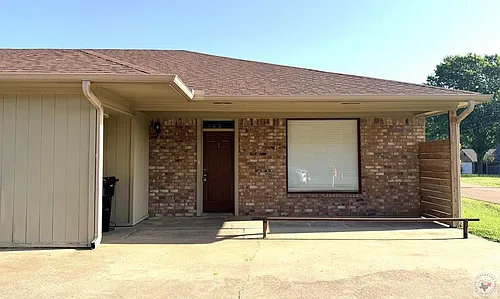 902 W Avenue A Photo 1