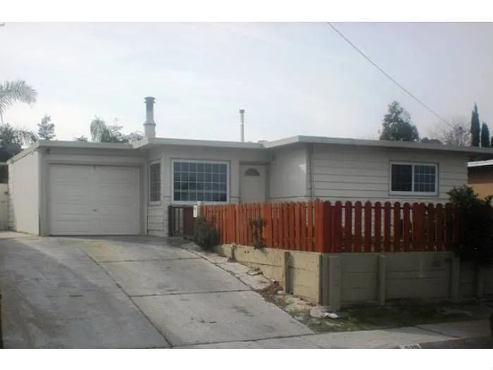 529 Marina Rd photo 1