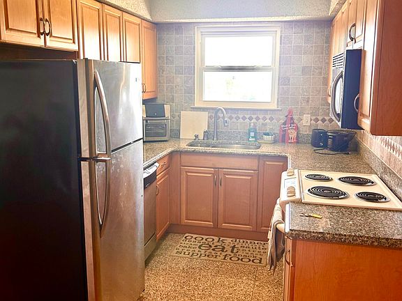 5th image of 76 Wharfside Dr #404
