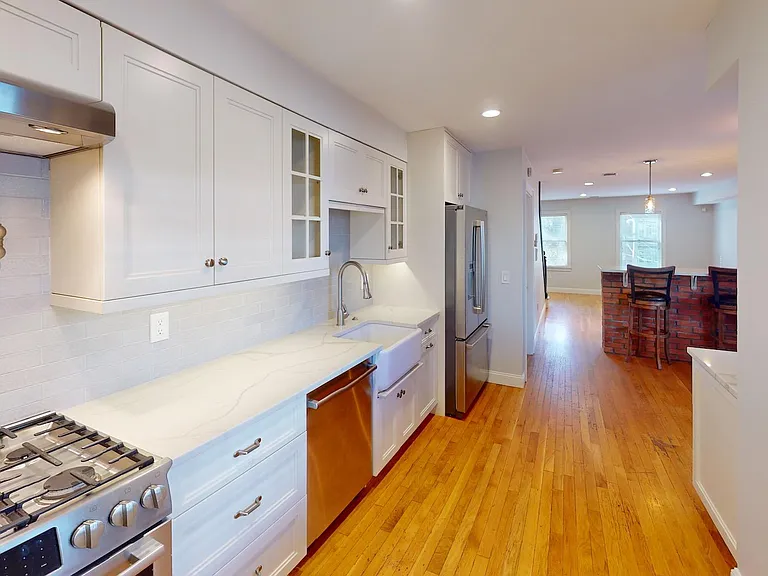 214 W 7th St #2 — Photo 6