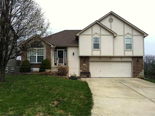 1st image of 207 NE Lamplighter Ln