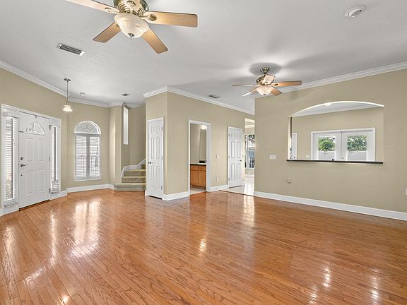 4th image of 6226 Interbay Ave