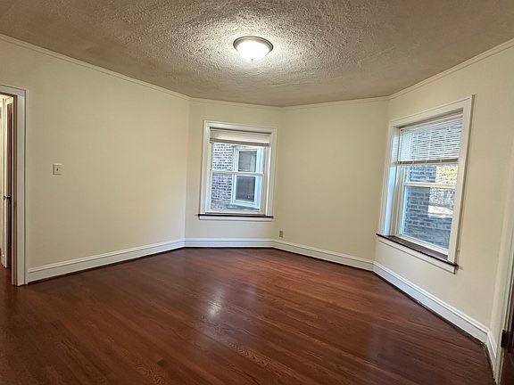 5th image of 5530 N Artesian Ave Unit 2