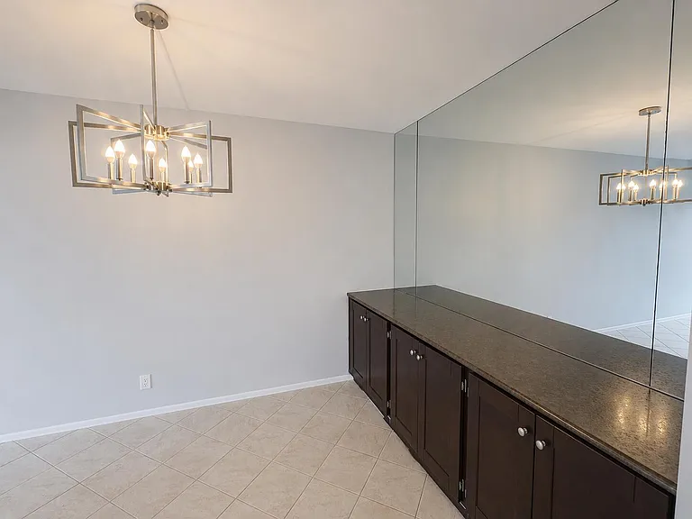 400 N Riverside Dr #505 — Photo 1