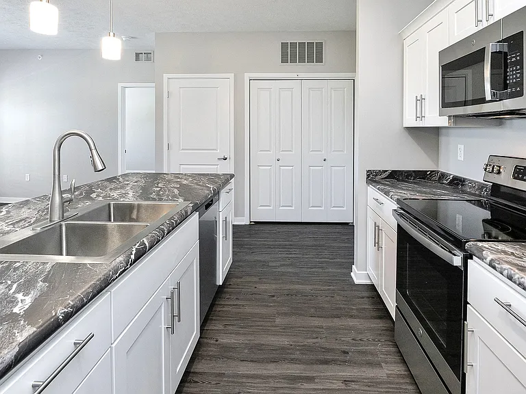 Deerfield Apartments & Chateaus — Photo 6