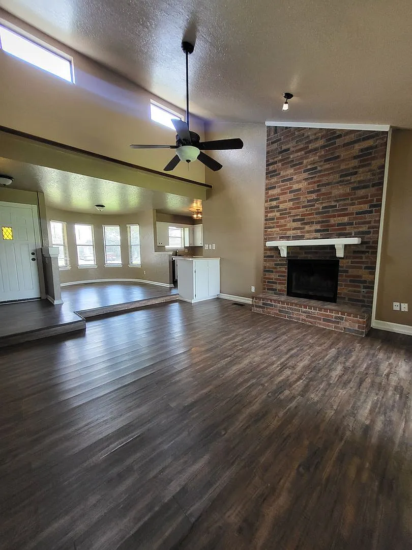 (3) Bed/(2) Bath West Norman! Avail NOW! — Photo 2