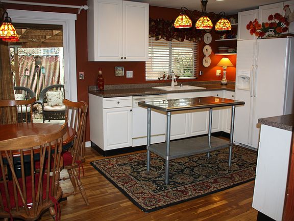 eat in kitchen