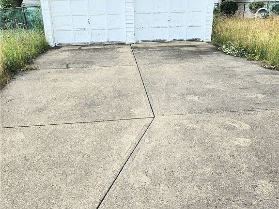 2nd image of 3095 W 136th St