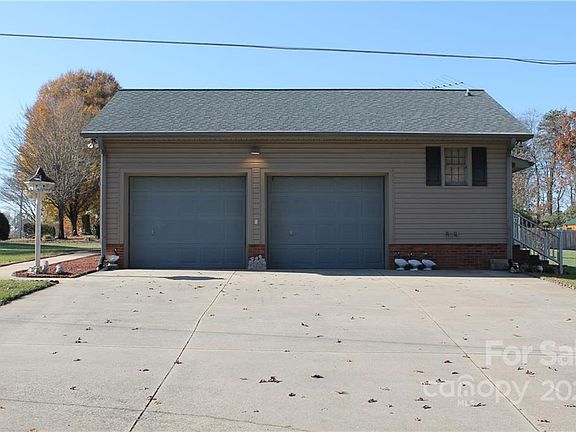 4th image of 157 Oak Haven Dr