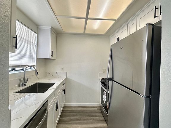 2nd image of 1034 Thompson Ave APT 2
