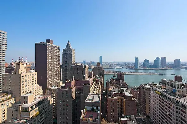 Rented by Town Residential | media 21