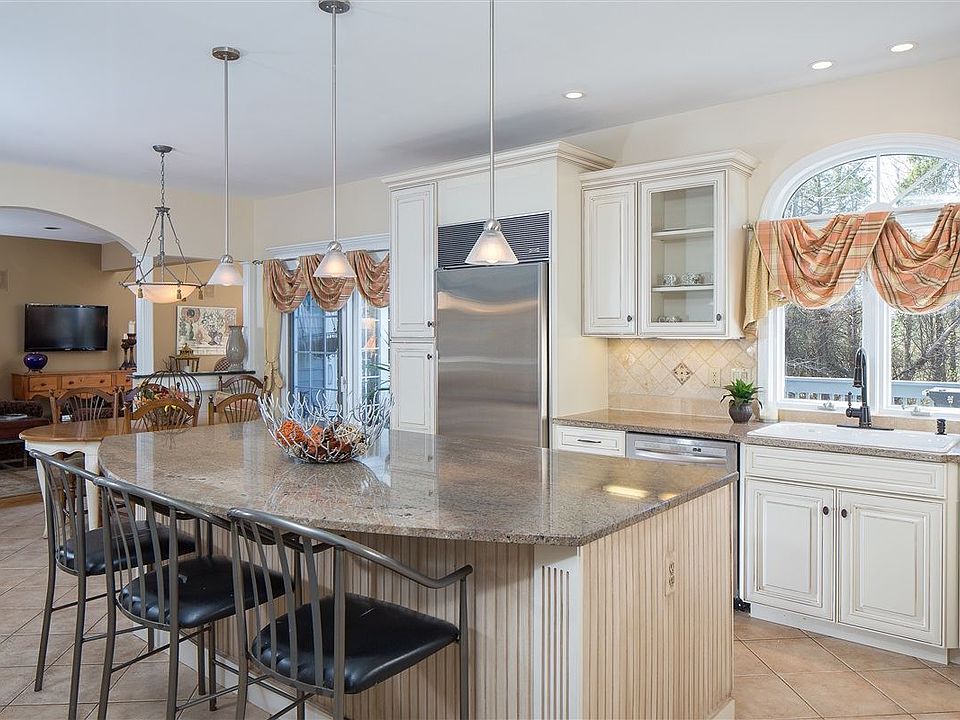 2nd image of 40 Bernard Dr