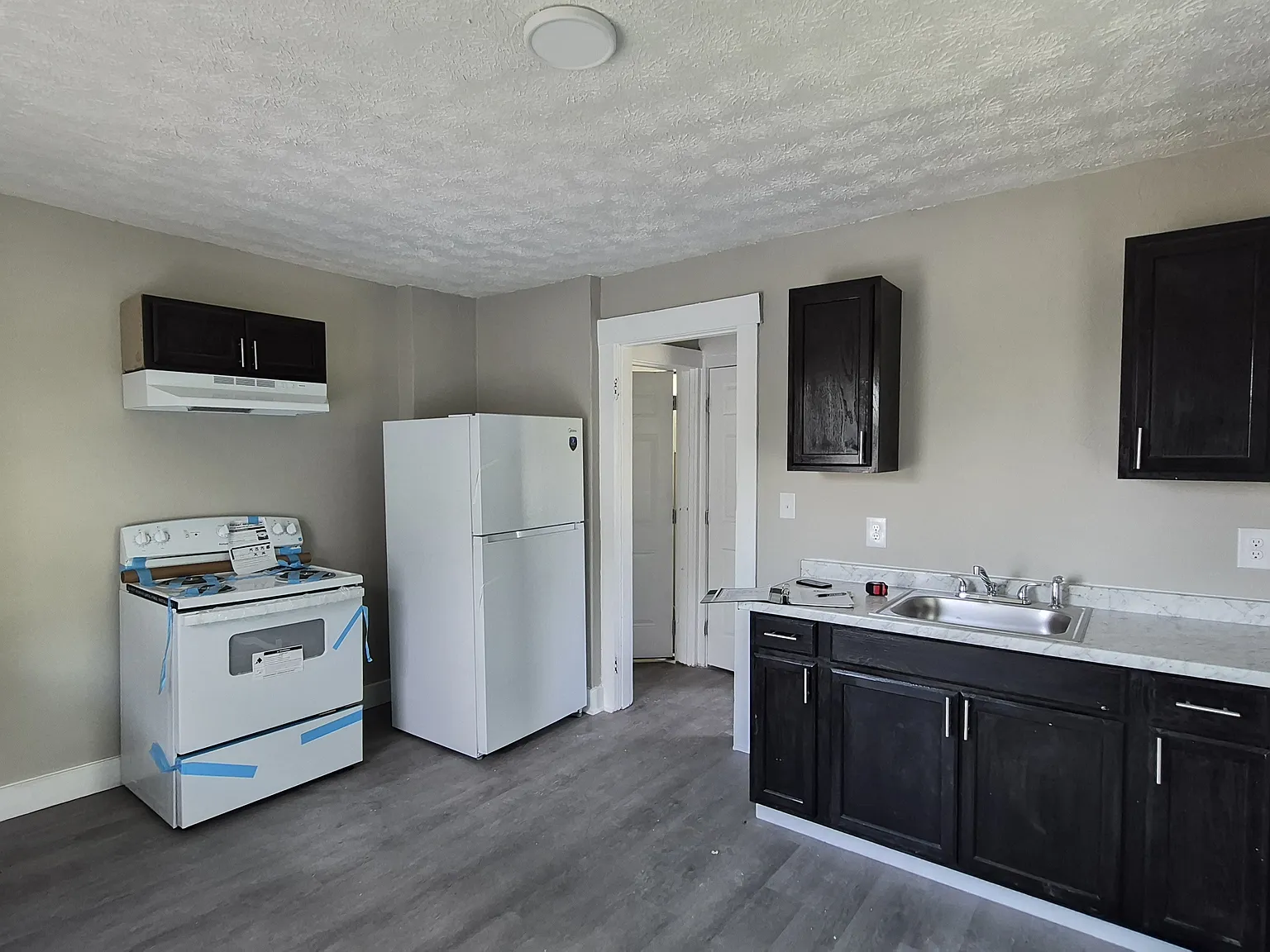912 Riverview Ter — Photo 2