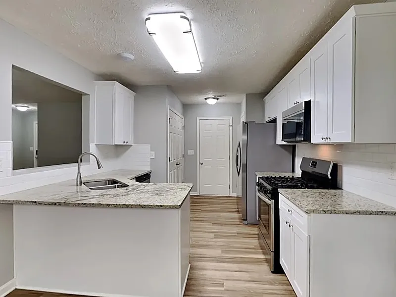 3 bed, 984 sqft, $1,856 — Photo 2