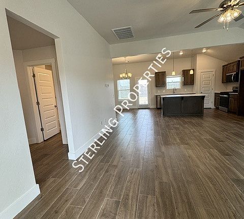 2nd image of 712 Prairie Ln