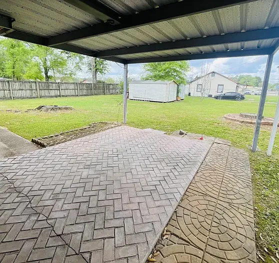 110 Azalea — Photo 12