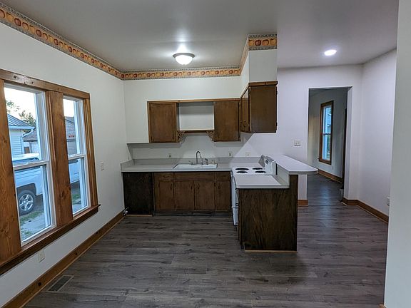 2nd image of 150 Pine St