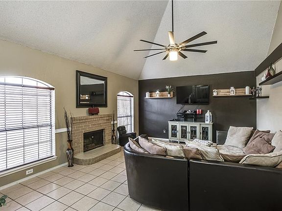 2nd image of 1329 Creekview Dr