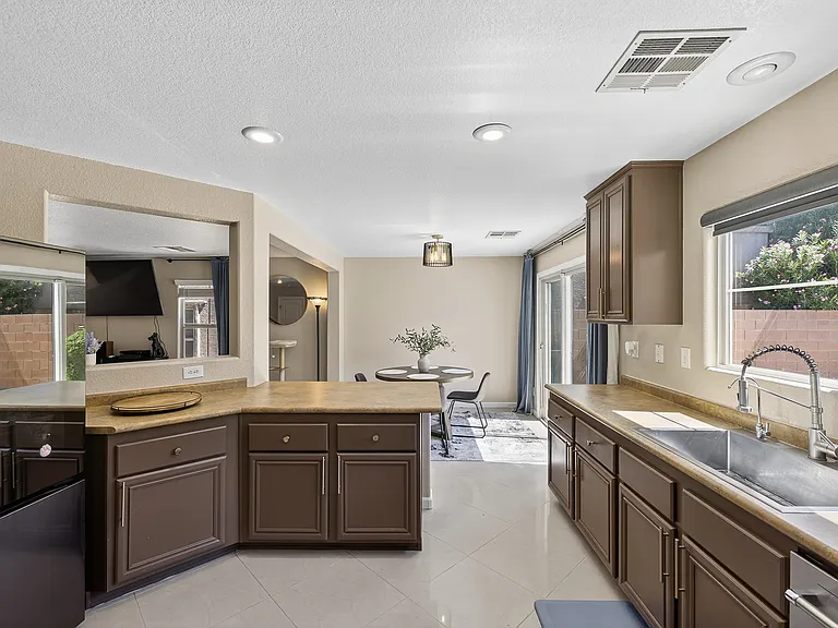 10847 Iona Island Ave — Photo 22