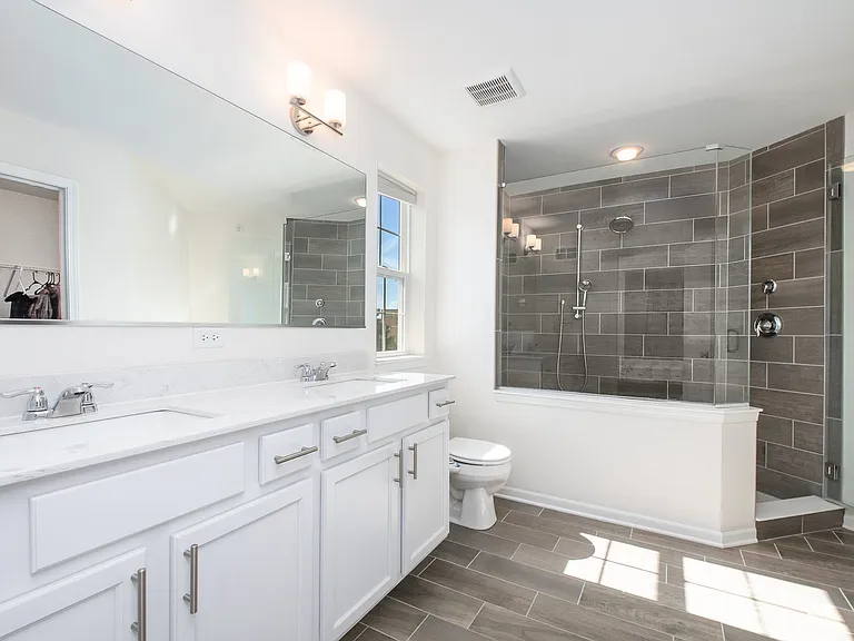 819 Paisley Ct — Photo 16