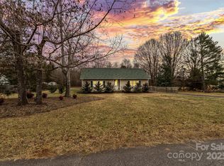 2590 Pierson St, Newton, NC 28658