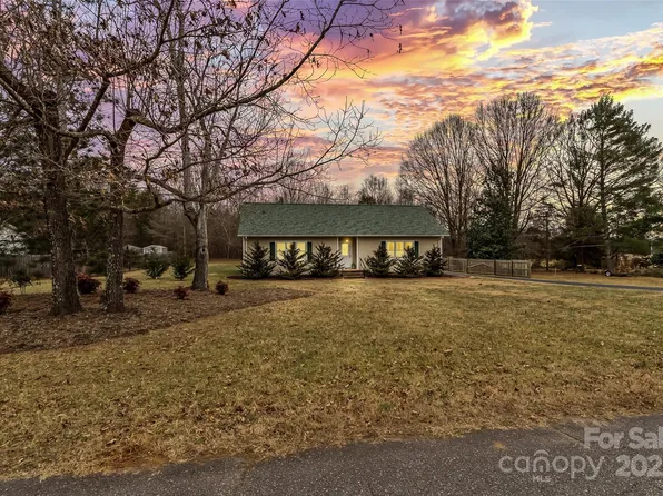 2590 Pierson St, Newton, NC 28658