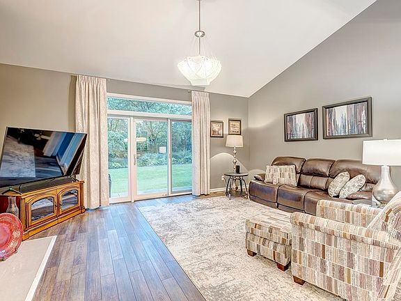 3rd image of 5613 Northcliffe Ln