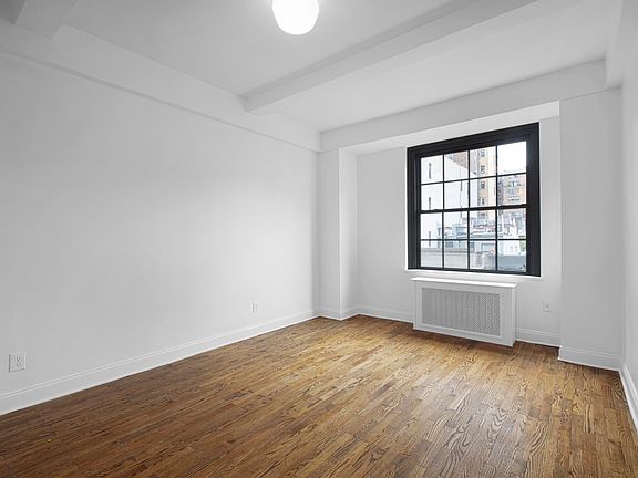 3rd image of 160 W 71st St APT 12J