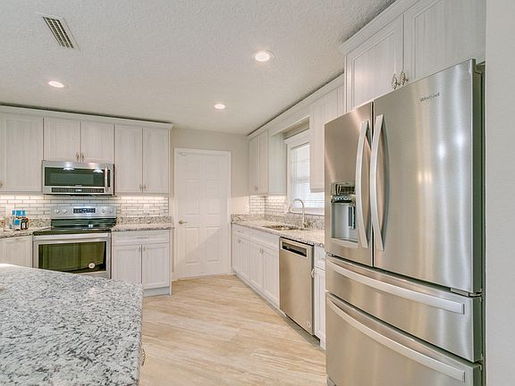 4th image of 986 Nicklaus Dr
