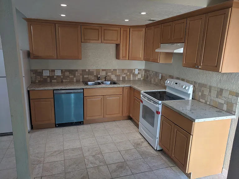 4521 Greensboro Way — Photo 9