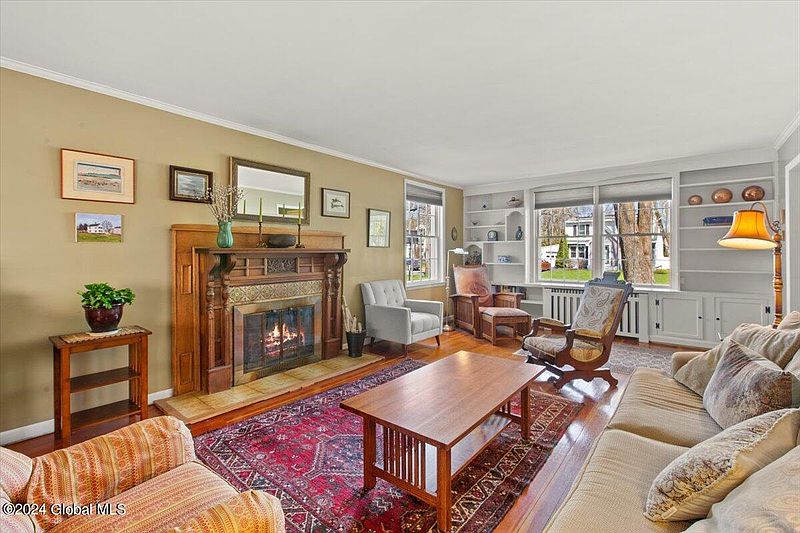 3rd image of 28 Saratoga Drive